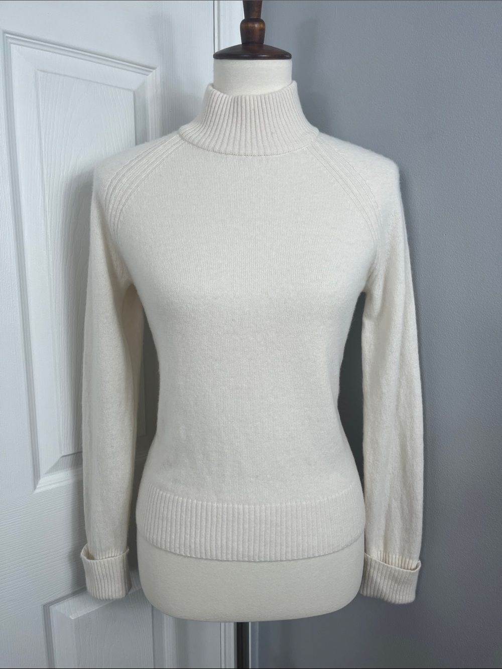Magaschoni 100% Cashmere Ivory Mock-neck Sweater